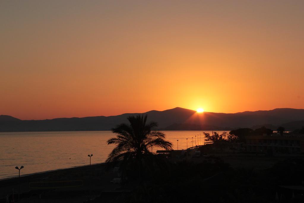 Gumuldur Mavi Deniz Hotel Luaran gambar